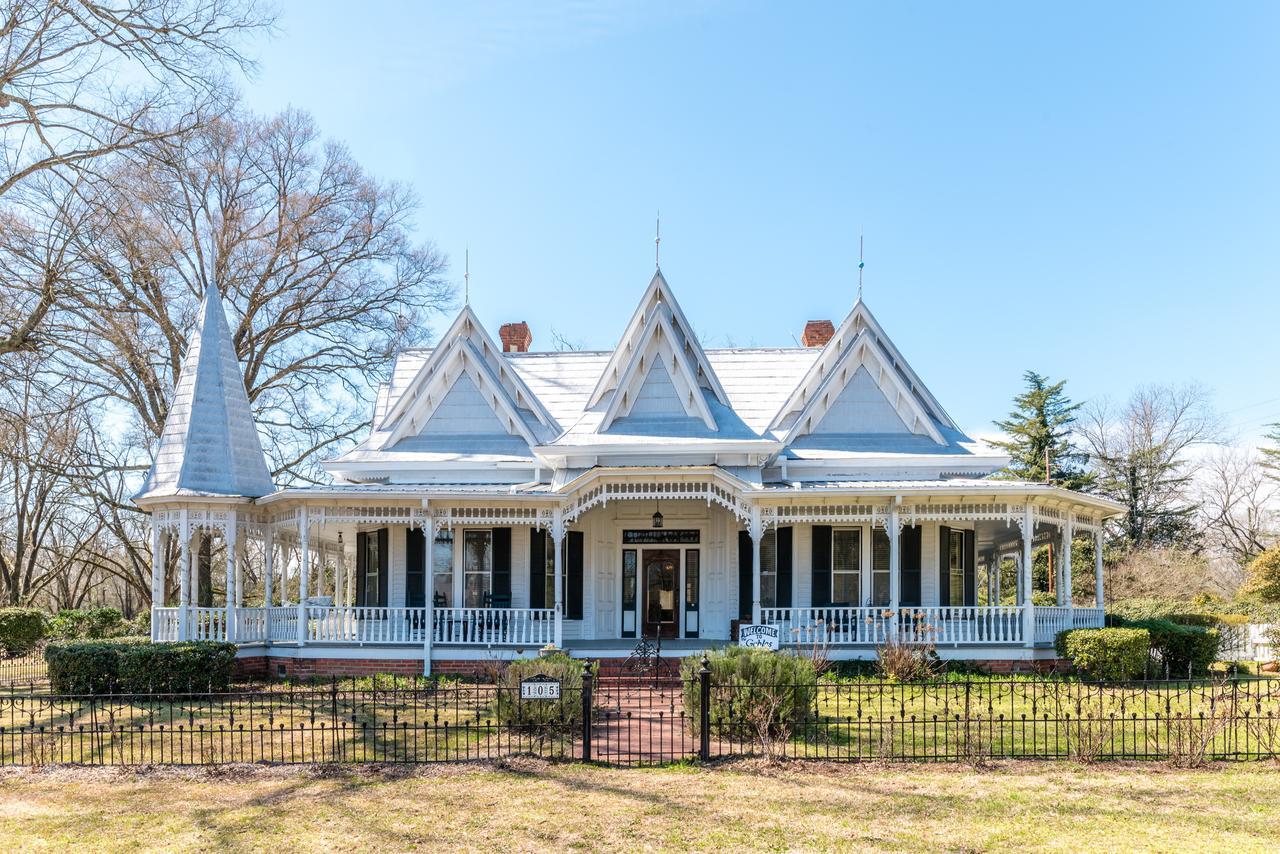 The Gables Inn And Gardens Ward Экстерьер фото