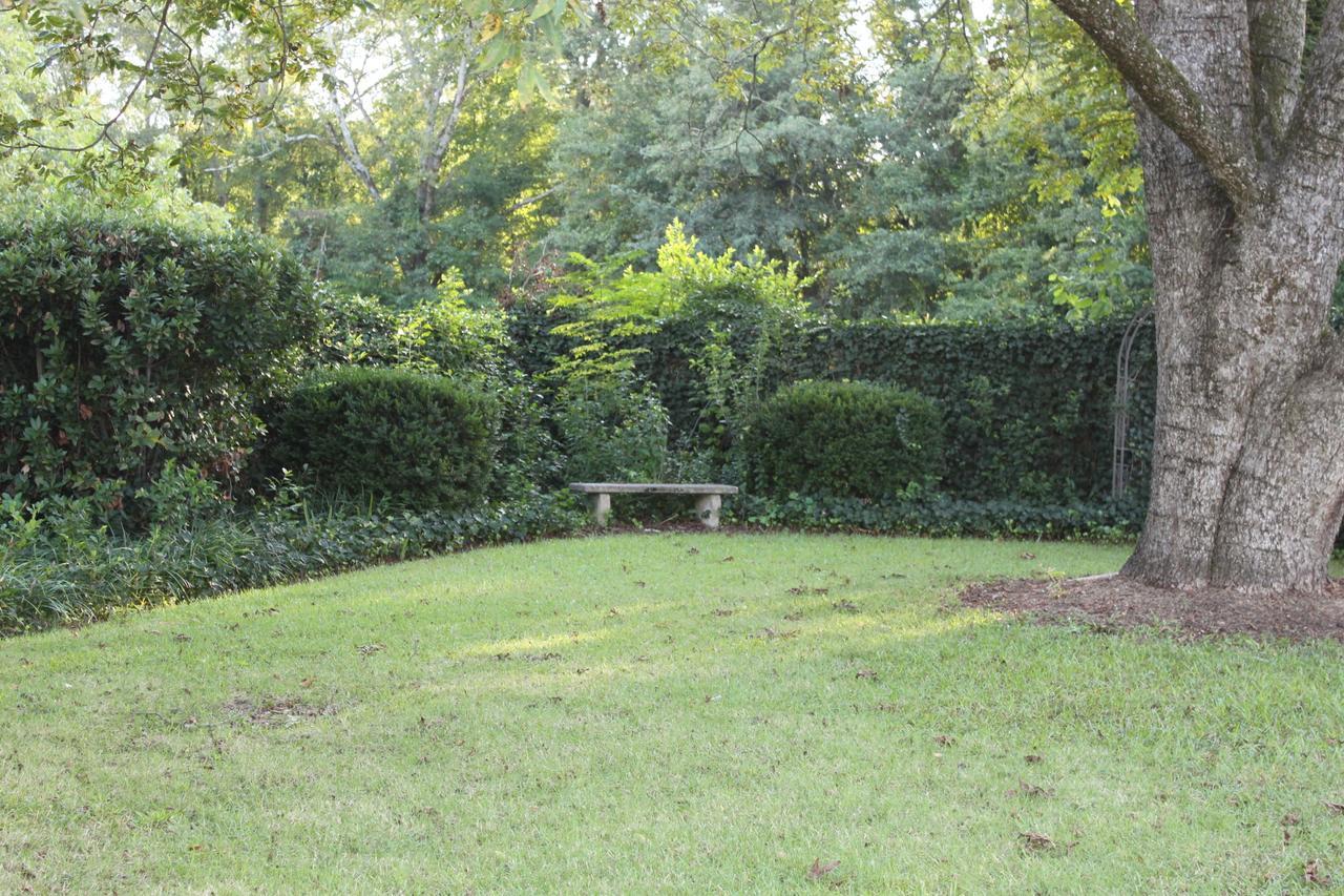 The Gables Inn And Gardens Ward Экстерьер фото